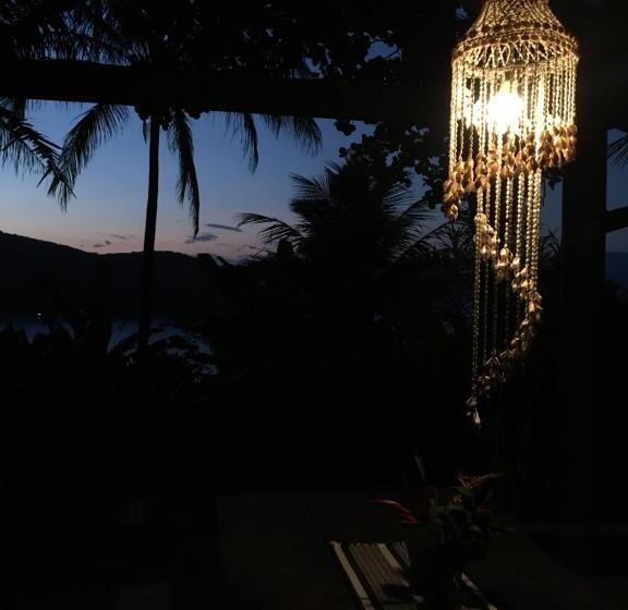 پانسیون Jungle Lodge