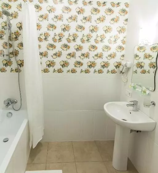 هاستل L.o.y Family