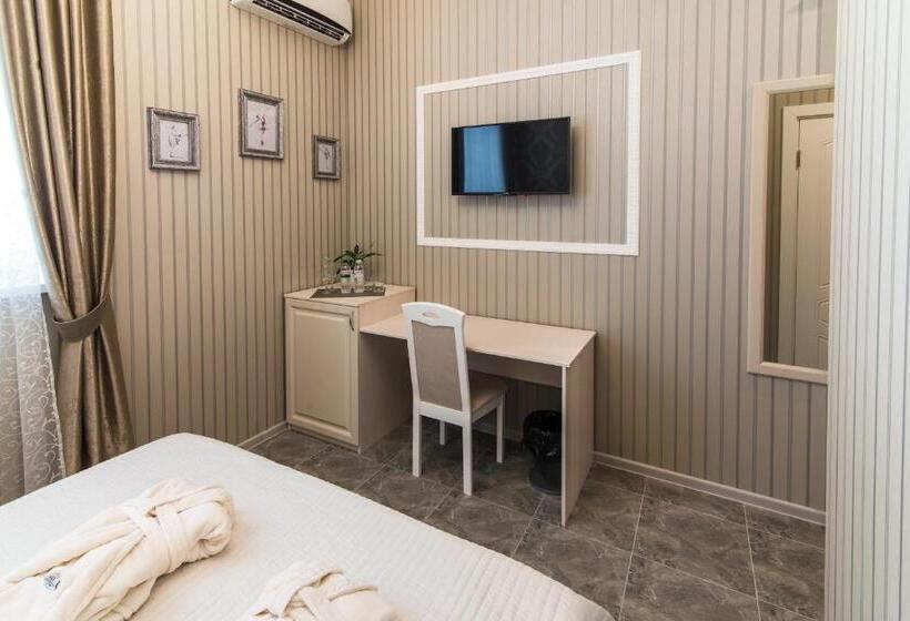 هاستل L.o.y Family