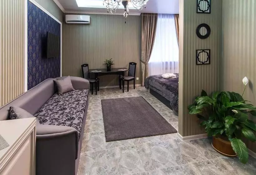 هاستل L.o.y Family