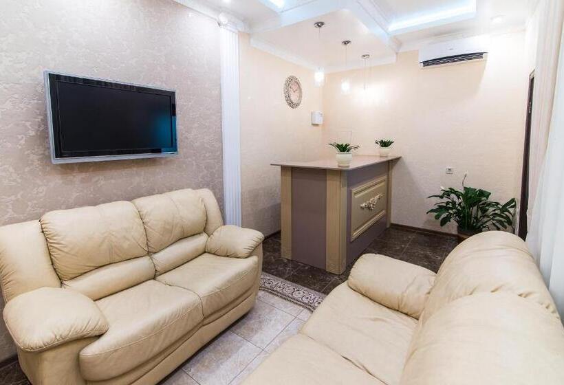 هاستل L.o.y Family