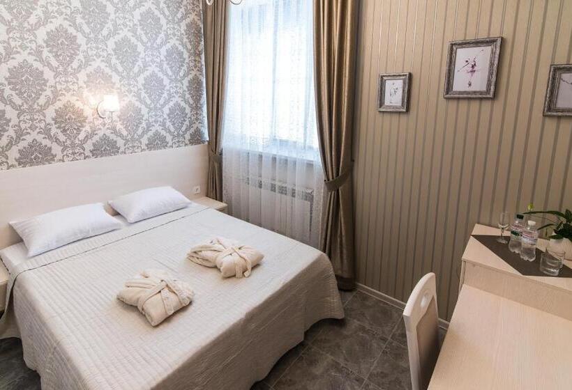 هاستل L.o.y Family