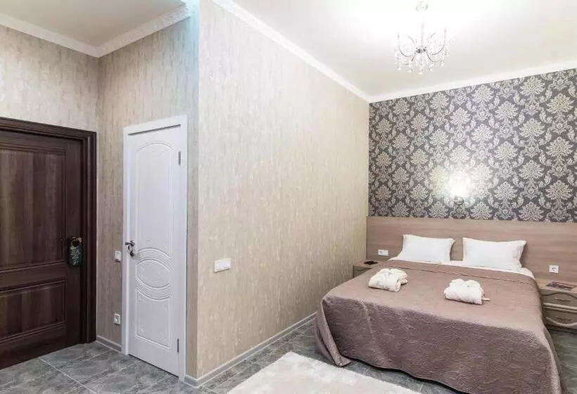 هاستل L.o.y Family