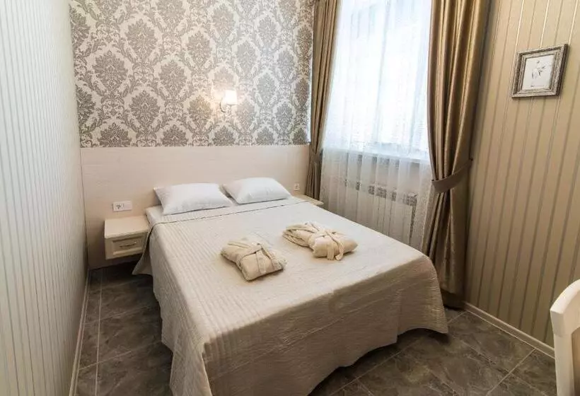 هاستل L.o.y Family