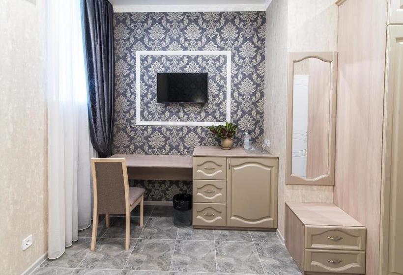 هاستل L.o.y Family