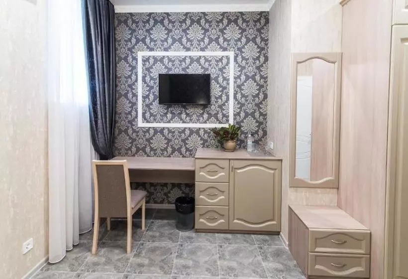 هاستل L.o.y Family