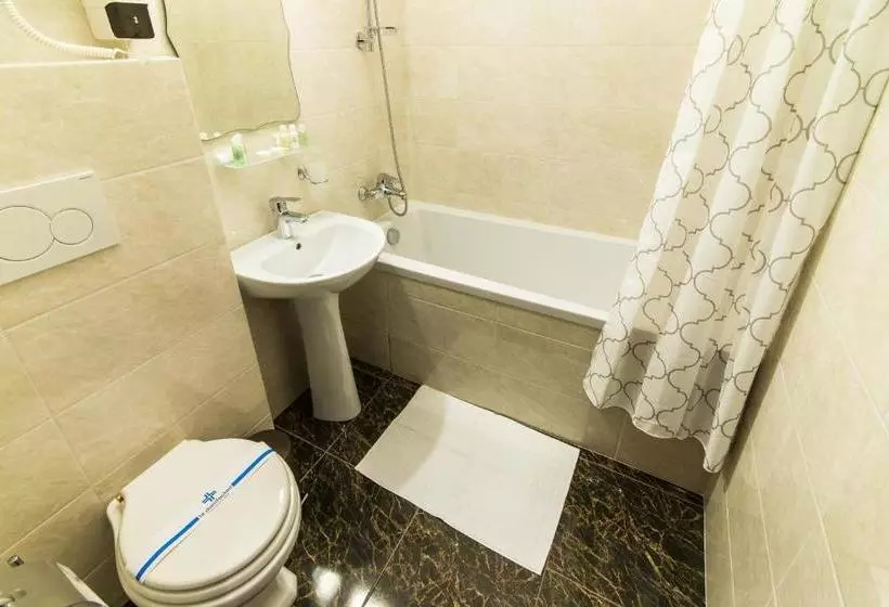 هاستل L.o.y Family