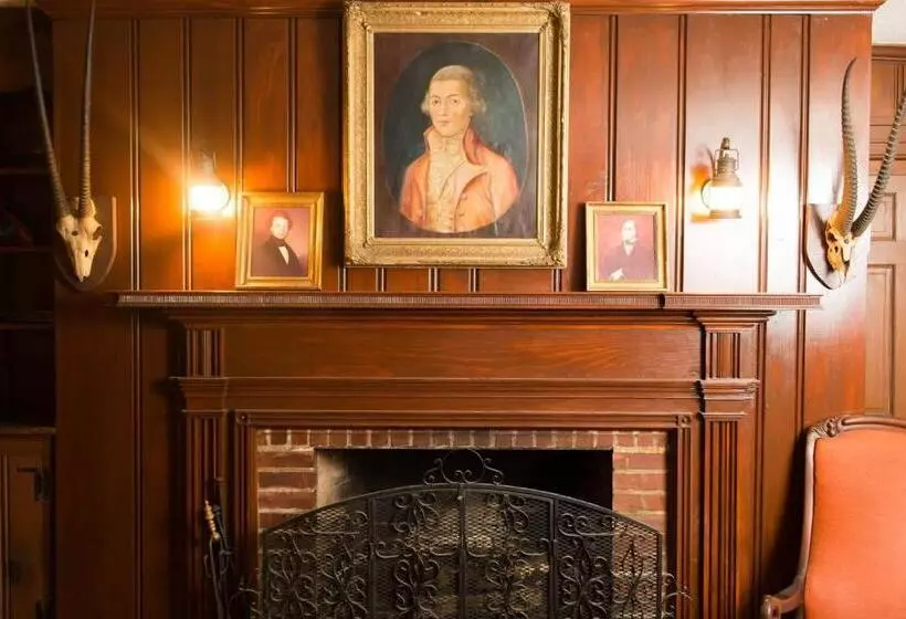 تختخواب و صبحانه Chilton House Suites