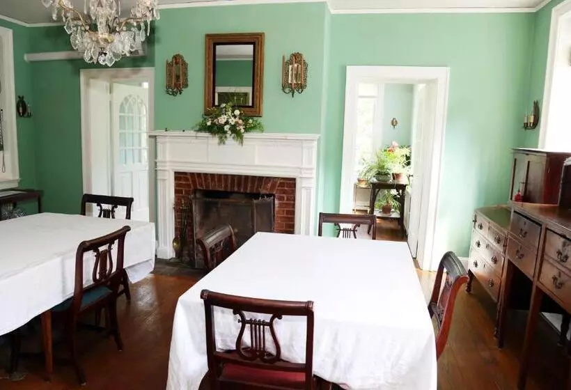 تختخواب و صبحانه Chilton House Suites