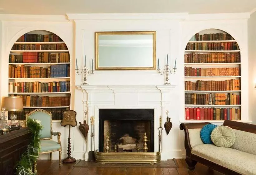 تختخواب و صبحانه Chilton House Suites