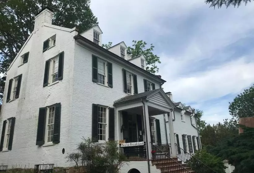 تختخواب و صبحانه Chilton House Suites