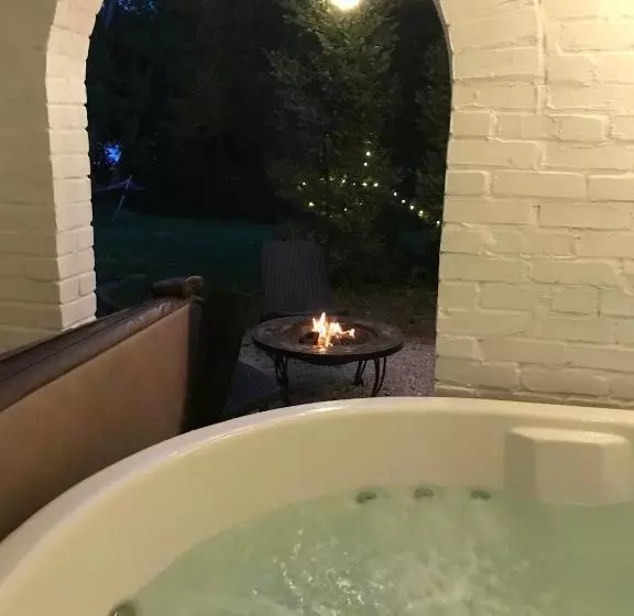 تختخواب و صبحانه Chilton House Suites