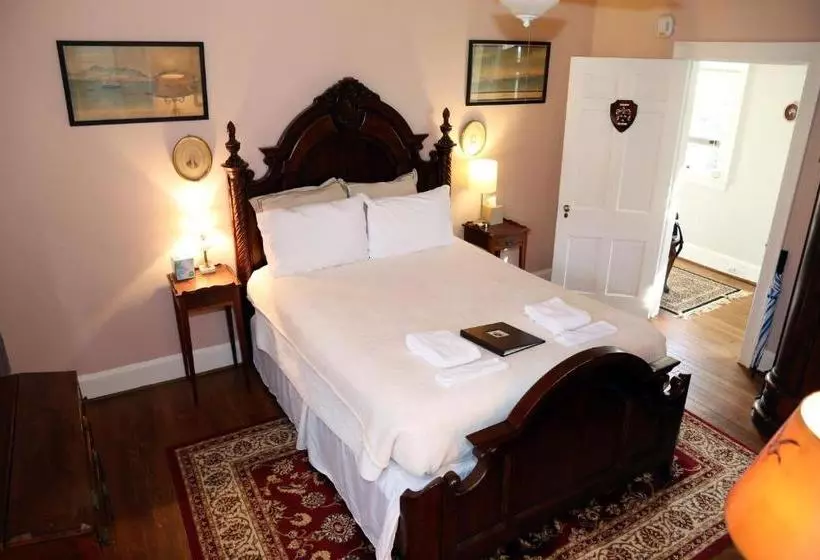 تختخواب و صبحانه Chilton House Suites