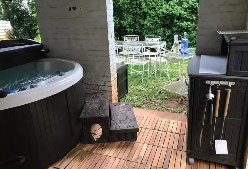 تختخواب و صبحانه Chilton House Suites