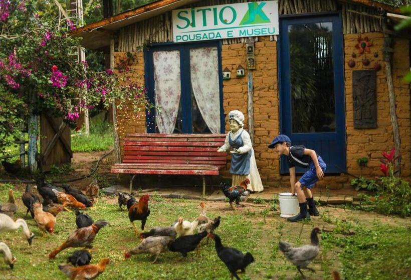 Pensión Pousada E Museu Jk