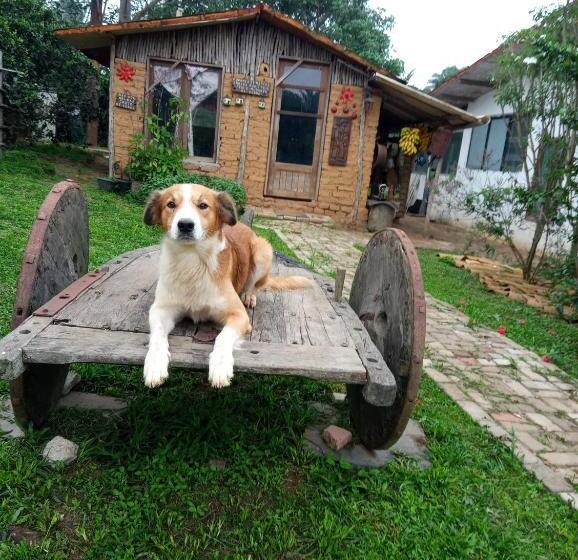 Pensión Pousada E Museu Jk