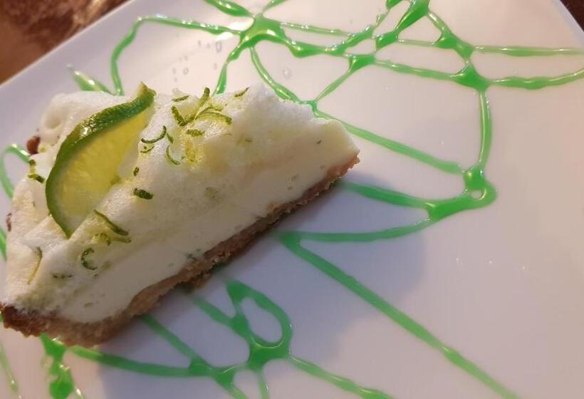 Пансион Pousada Tropical Araçatiba