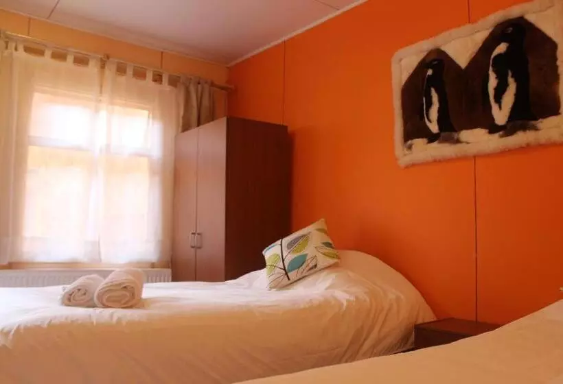 ユースホステル Hostal Baquedano