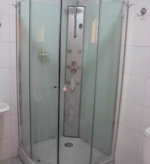 ユースホステル Hostal Baquedano