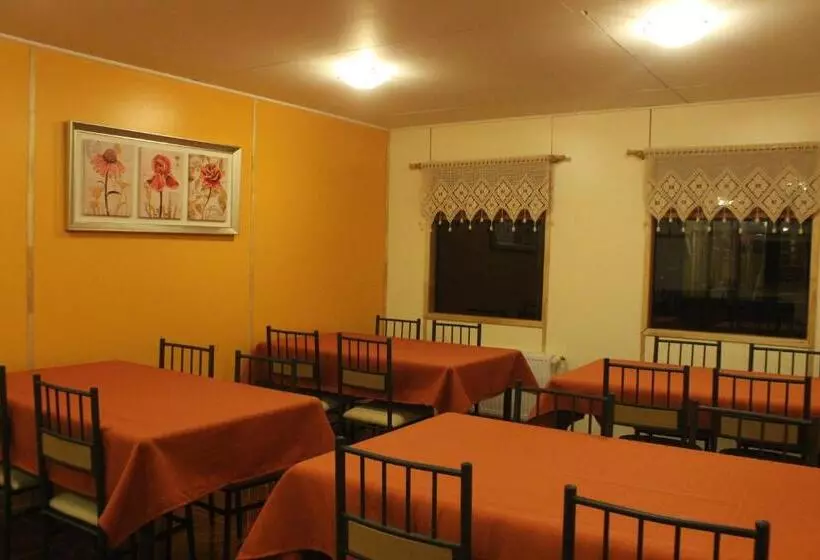 ユースホステル Hostal Baquedano