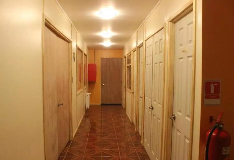 ユースホステル Hostal Baquedano