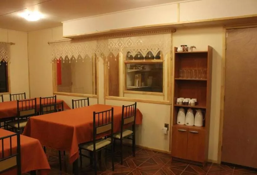 ユースホステル Hostal Baquedano