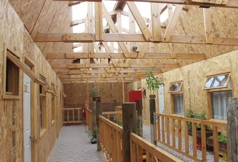 ユースホステル Hostal Baquedano