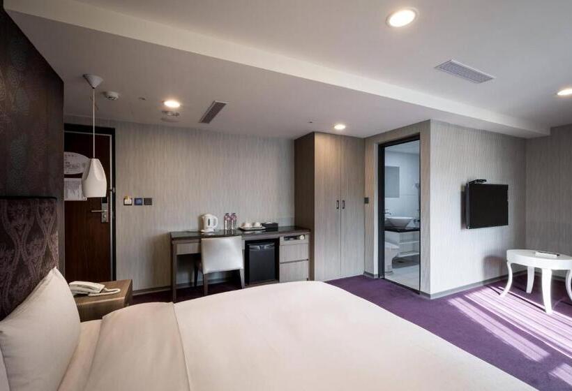 هاستل Jung Zaw Bussiness