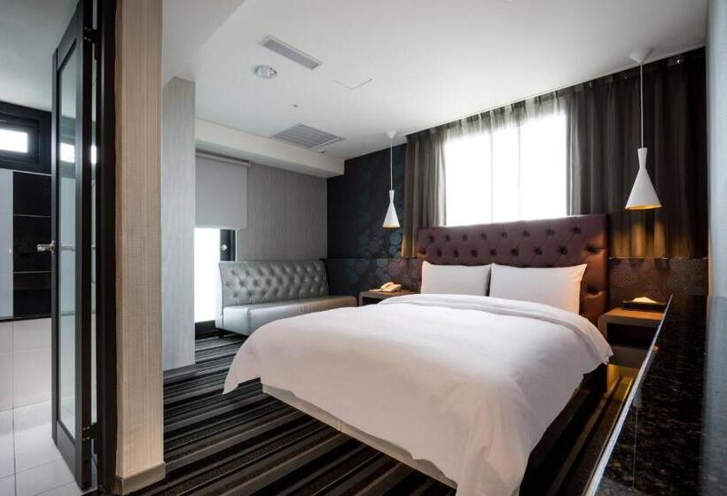 هاستل Jung Zaw Bussiness