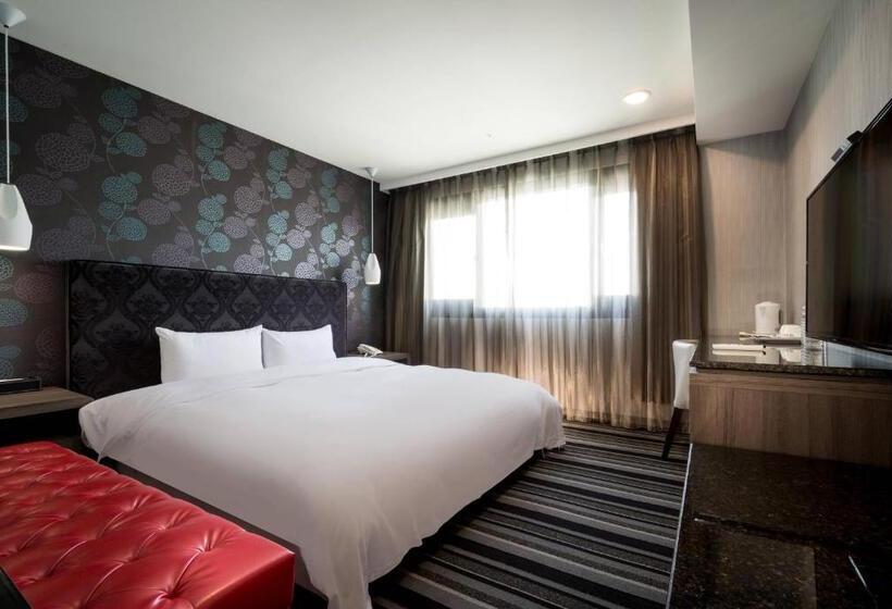 هاستل Jung Zaw Bussiness