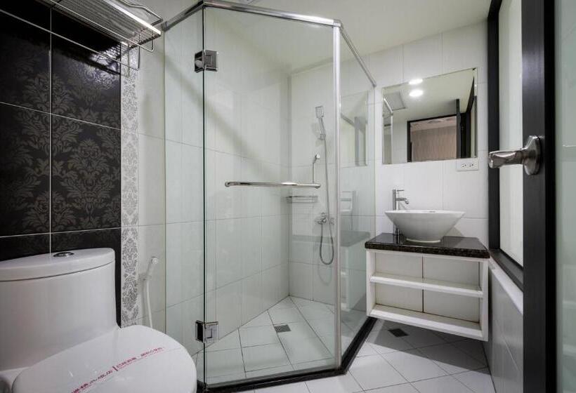 هاستل Jung Zaw Bussiness