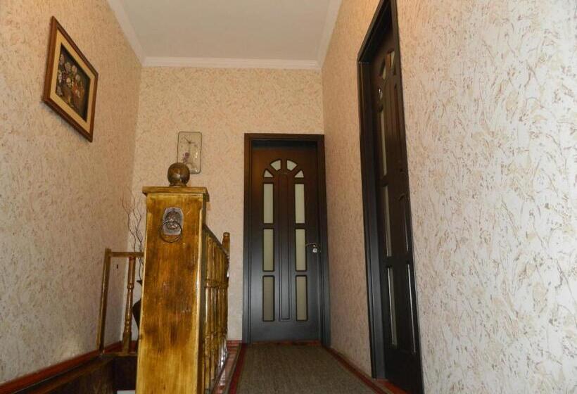 پانسیون Castle