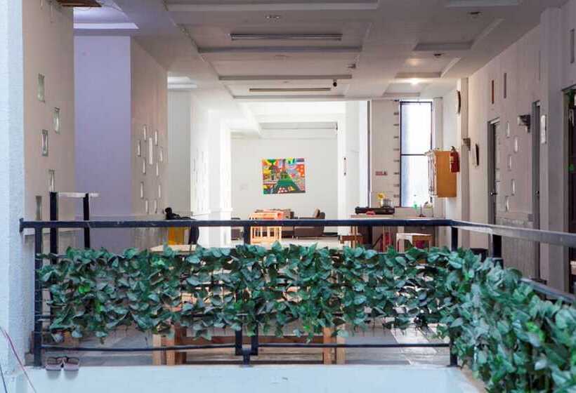 פנסיון Reddoorz Near Telkom Corporate University