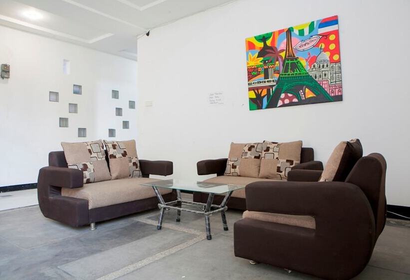 פנסיון Reddoorz Near Telkom Corporate University