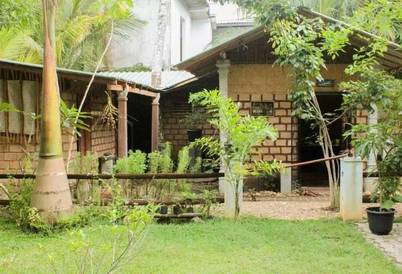 Majatalo The Mango Leaf