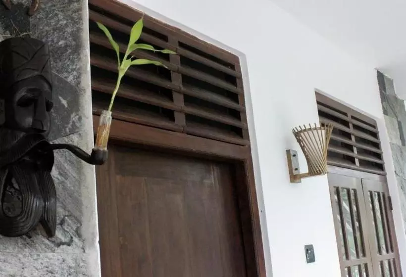 Majatalo The Mango Leaf