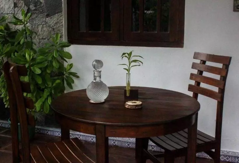 Majatalo The Mango Leaf