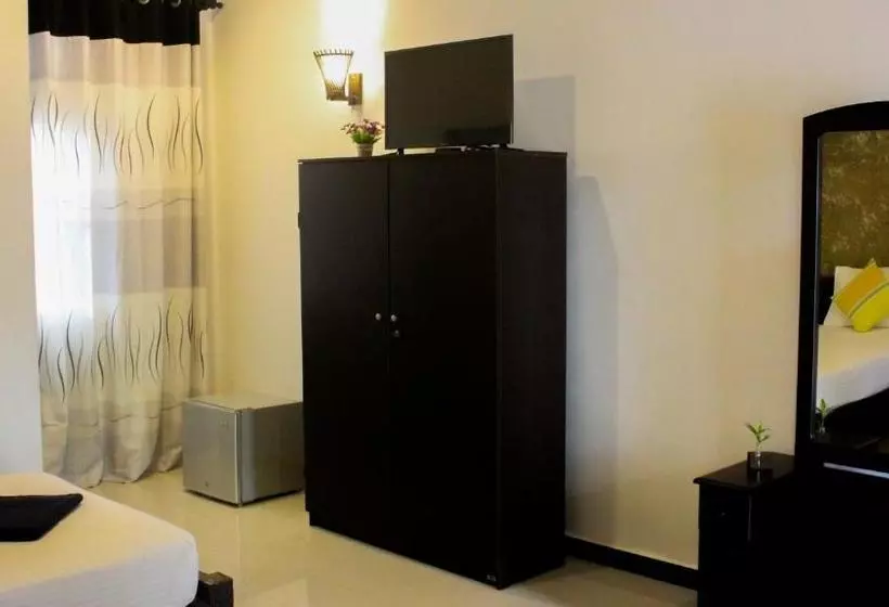 Majatalo The Mango Leaf