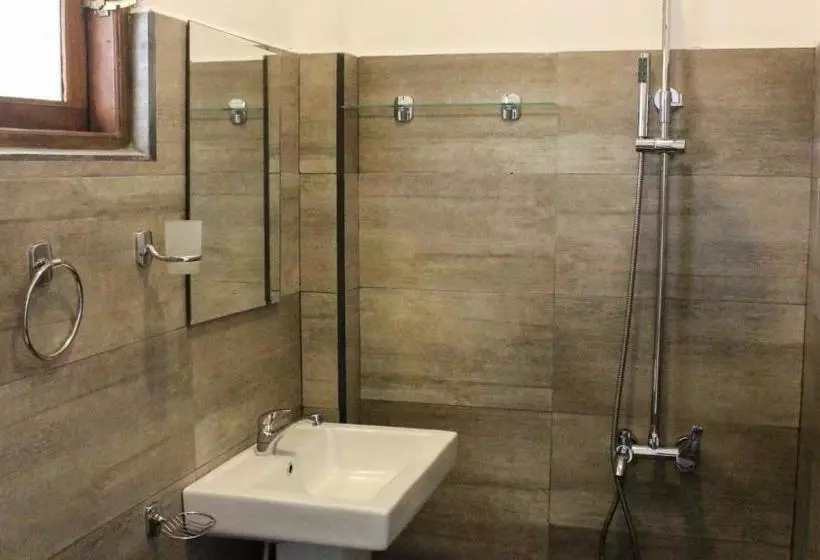 Majatalo The Mango Leaf