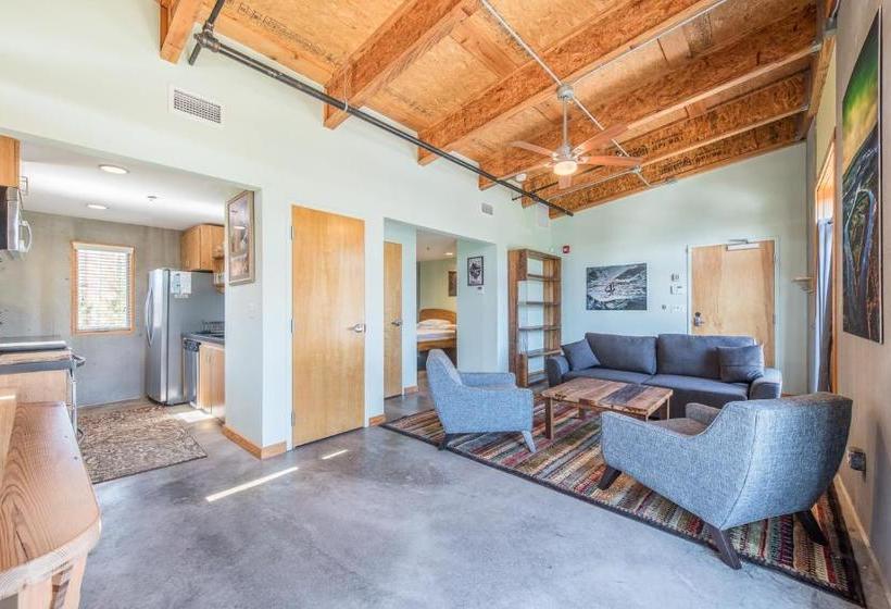 The Crash Pad   An Uncommon Hostel