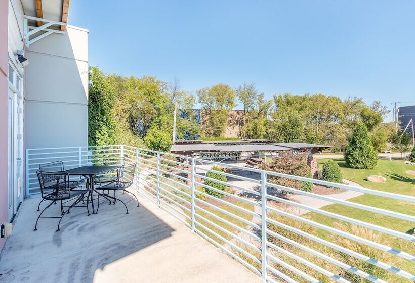 The Crash Pad   An Uncommon Hostel