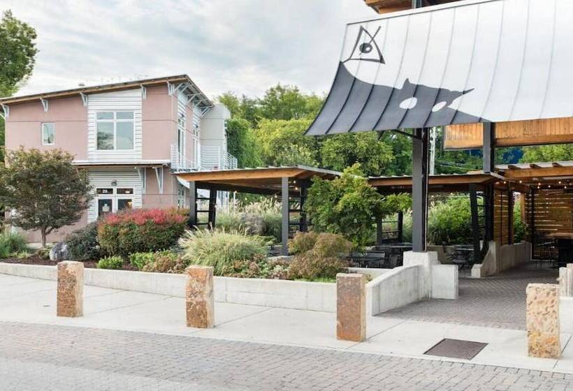 The Crash Pad   An Uncommon Hostel