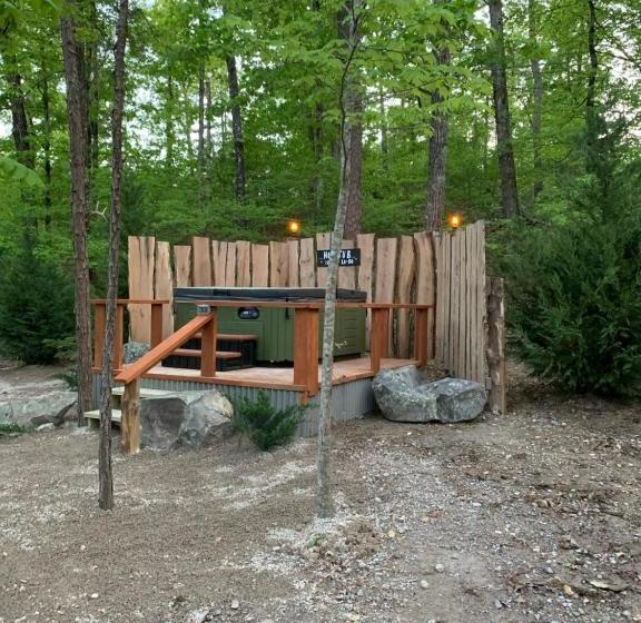 تختخواب و صبحانه Fox Pass Cabins