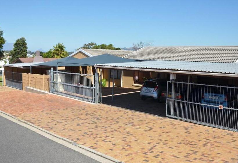 Пансион De Helling Self Catering