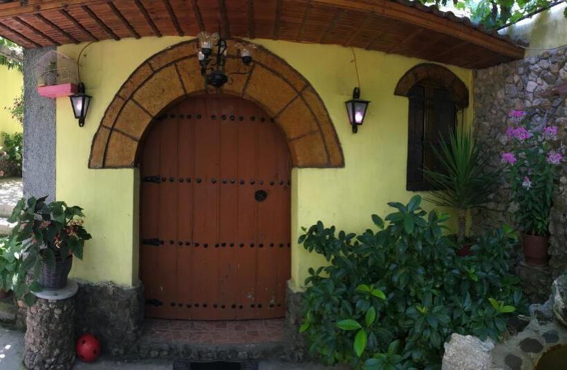 پانسیون Karafil Guesthouse