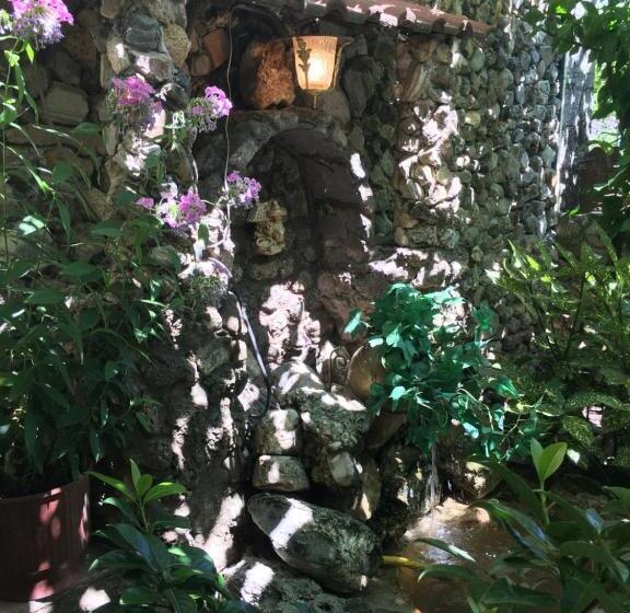 پانسیون Karafil Guesthouse