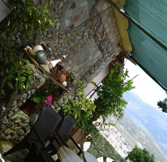 پانسیون Karafil Guesthouse