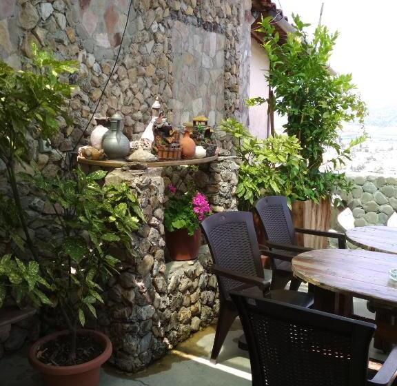 پانسیون Karafil Guesthouse