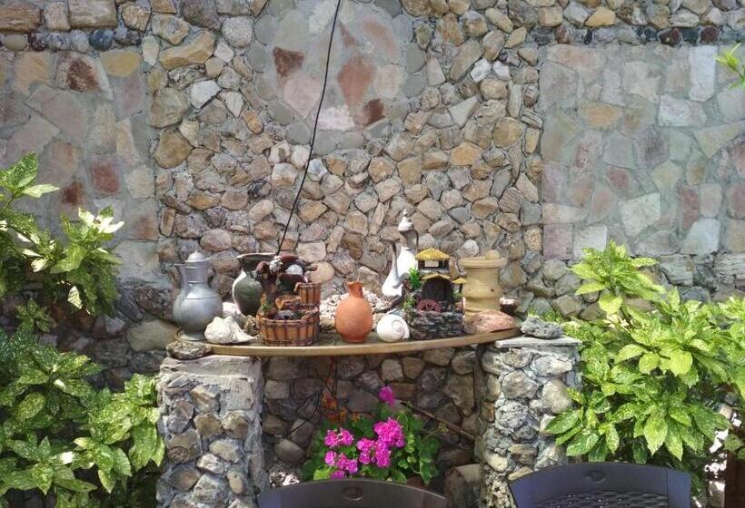 پانسیون Karafil Guesthouse