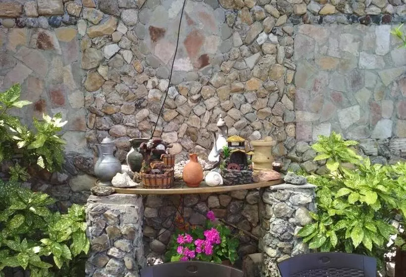 ペンション Karafil Guesthouse